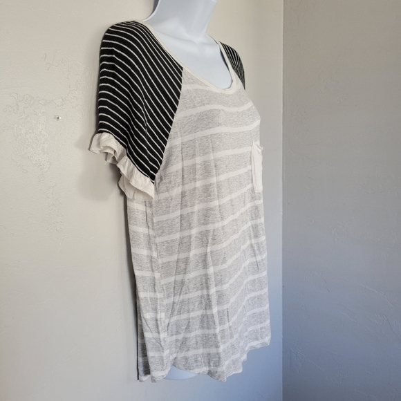 Hailey & Co. Grey White Stripe Blouse Short Sleeve Black Striped Ruffle Sleeves - Picture 3 of 6